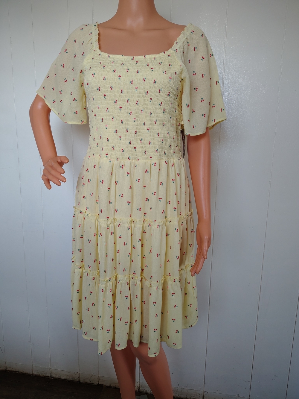 art class Yellow Floral Smocked Midi with Puff Sleeves XL ( 14 - 16).